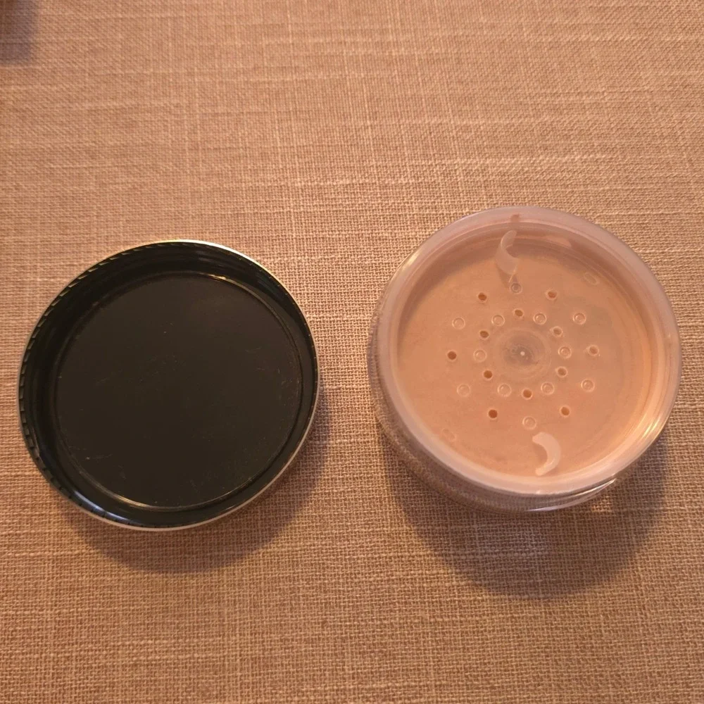 Mary Kay Mineral Powder Foundation Beige 1.5 Loose Powder .28 oz 8g Matte 040988